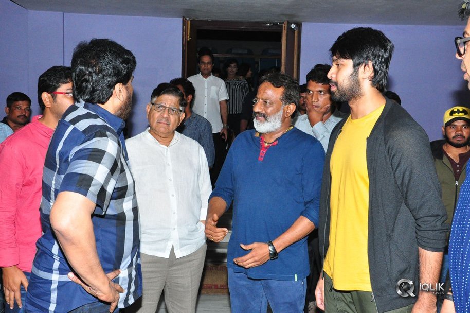 Megastar-Chiranjeevi-Watched-Special-Screening-of-Vijetha